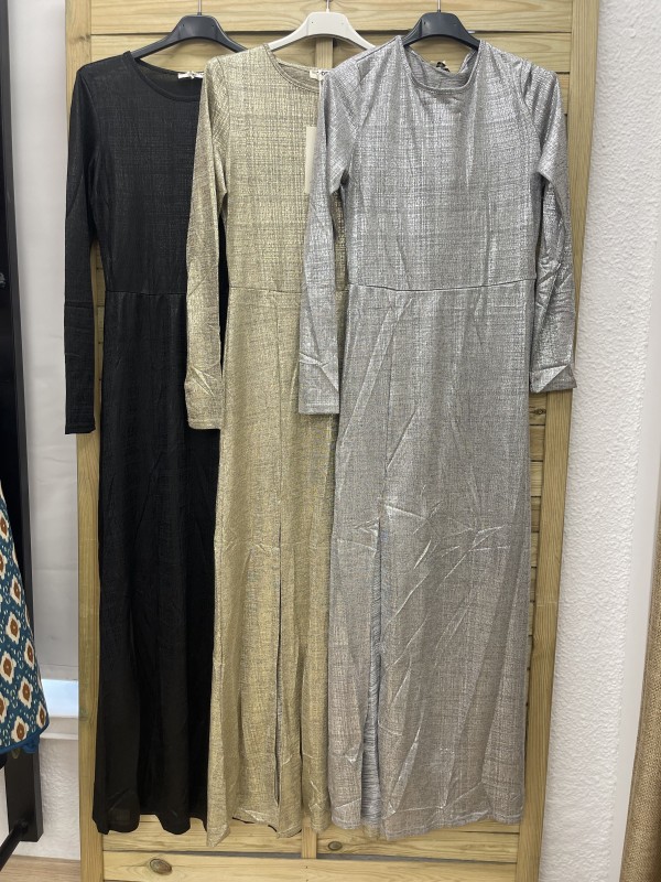 Vestido metalizado largo con raja