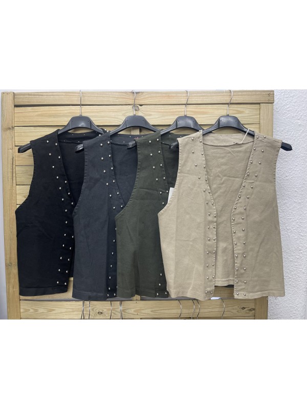 Chaleco vaquero con doble fila tachas
