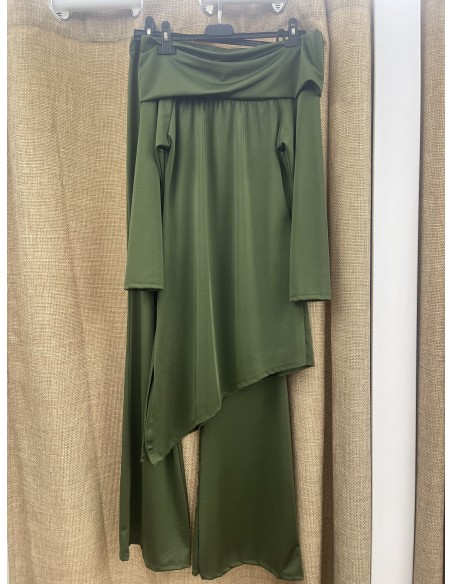 Conjunto de lycra de top asimetrico maxi cuello y pantalon de campana