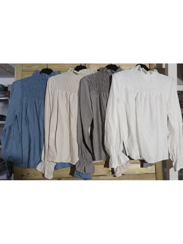 Camisa escote y puños fruncidos