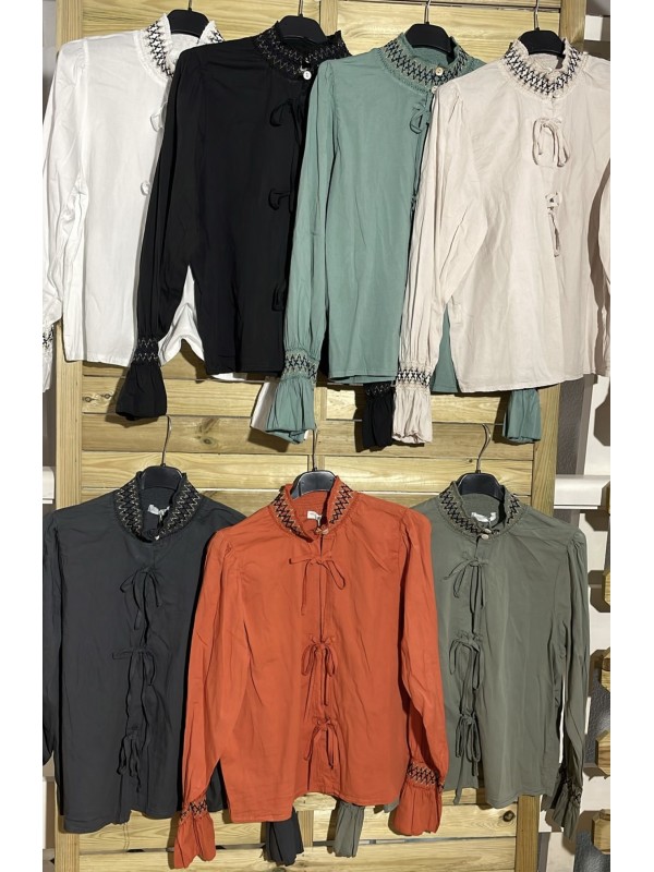 Camisa lazos con cuello de brillito