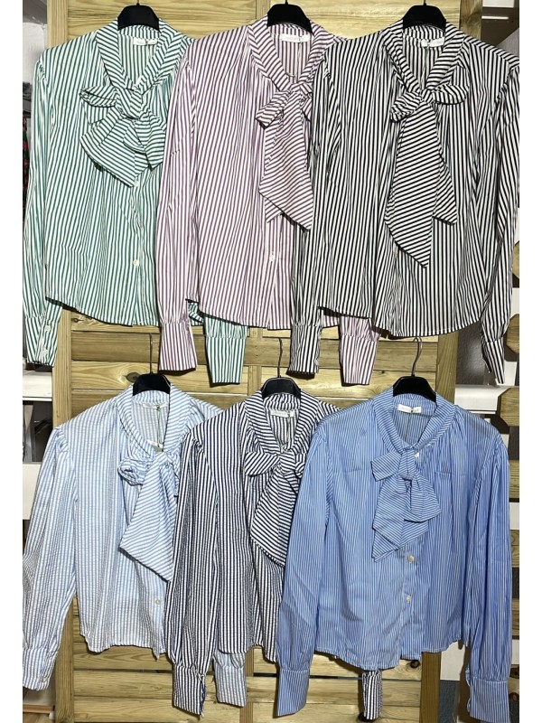 Camisa de rayas con lazo