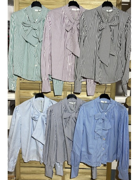 Camisa de rayas con lazo