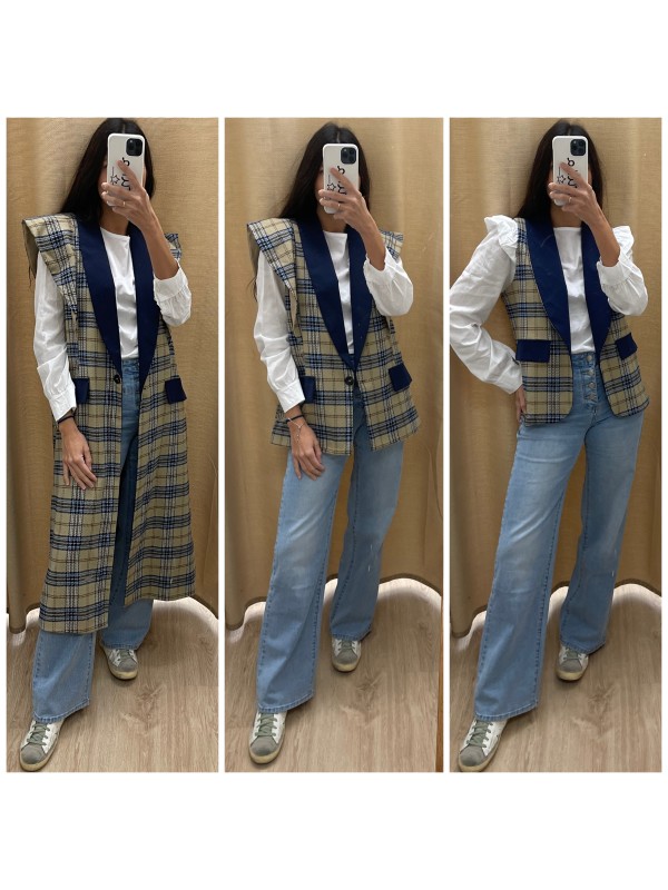 Jeans recto con botones delanteros y bolsillo recto