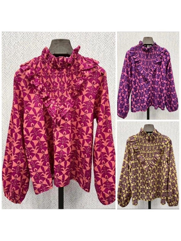 Camisa con frunce y volante en pico