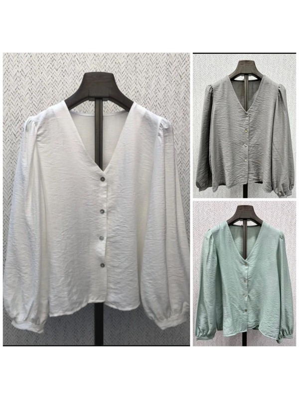 Camisa básica de pico con vuelo en hombros