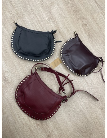 Bolso bandolera con borde de tachas