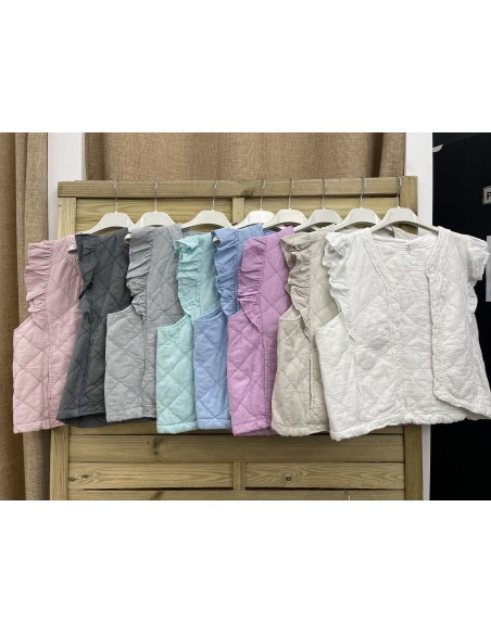 Chaleco liso acolchado con volantitos