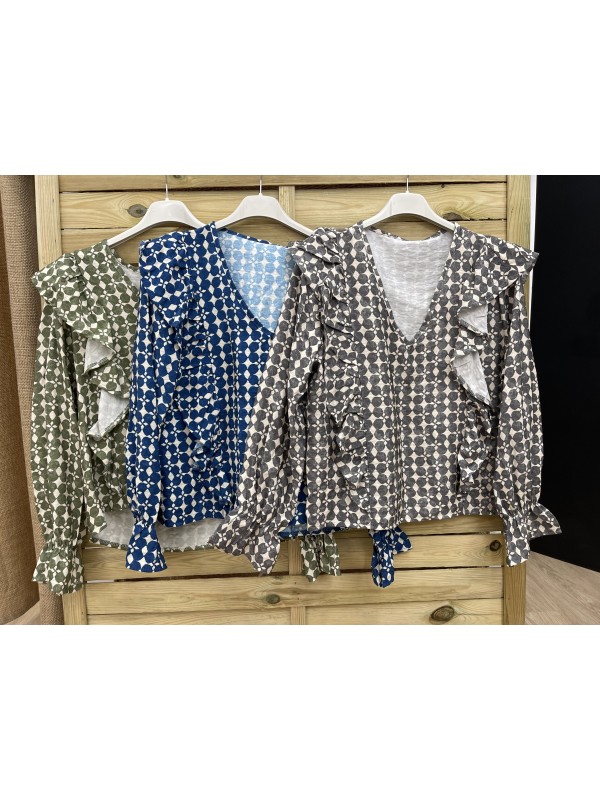 Camisa estampada de pico con volantitos