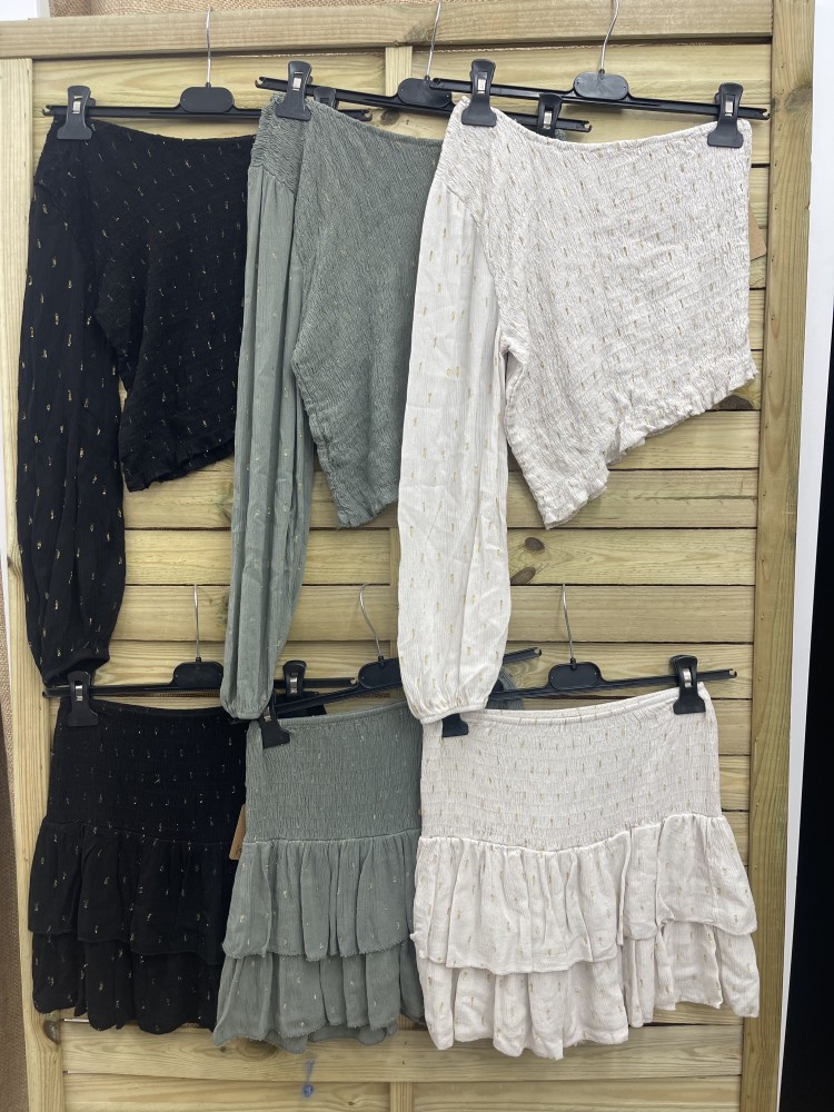 Camisa asimetrica fruncida con pintas doradas