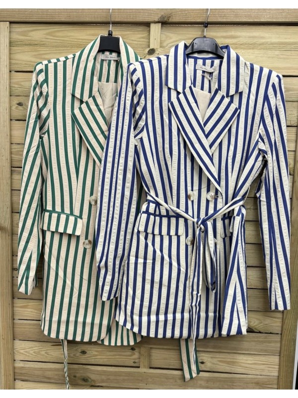 chaqueta de rayas con cinturon