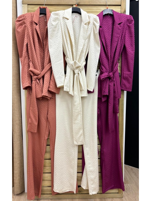 Traje de chaqueta con cinturon zig zag