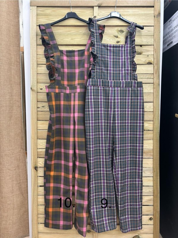 Peto de cuadros de colores con volantitos 2