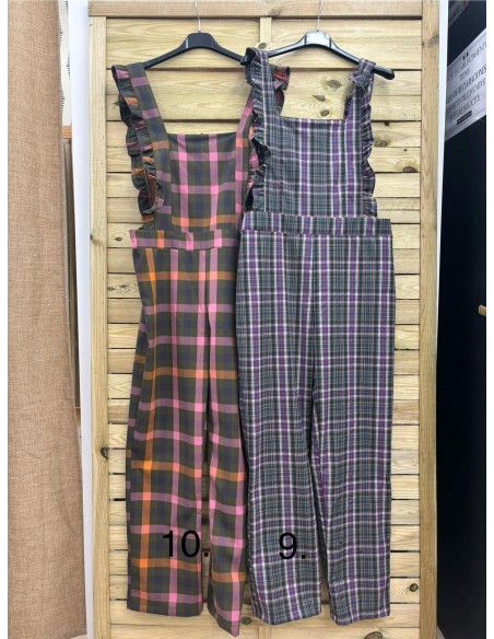 Peto de cuadros de colores con volantitos