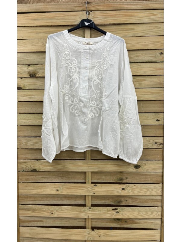 Camisa bordado blanco delantero