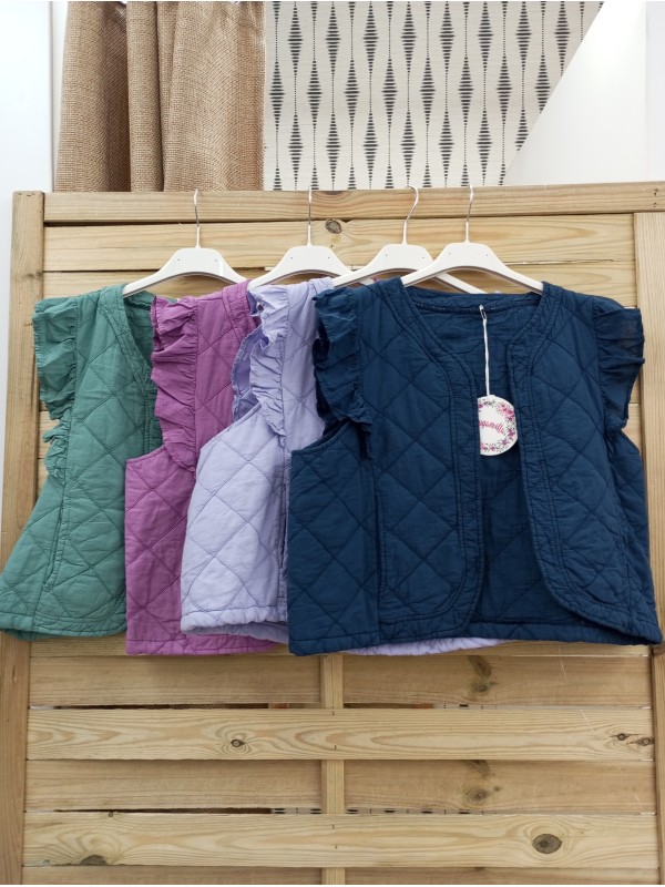 Chaleco liso acolchado con volantitos 2