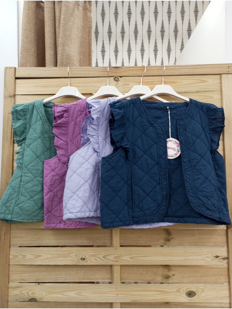 Chaleco liso acolchado con volantitos