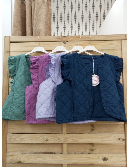 Chaleco liso acolchado con volantitos