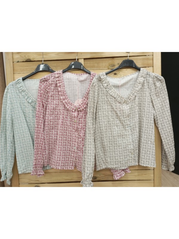 Camisa botones y volante en cuello estampado geometrico