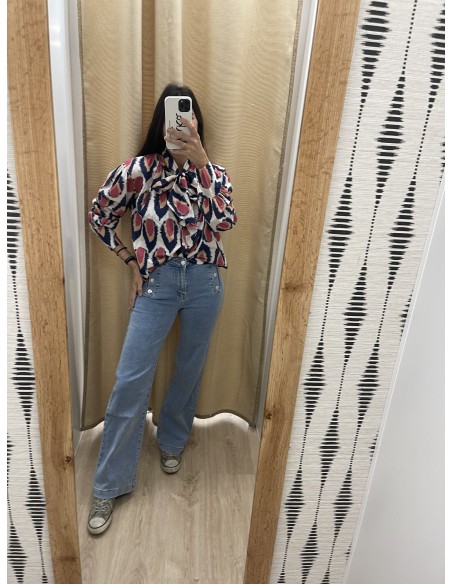 pantalon vaquero con botones plata