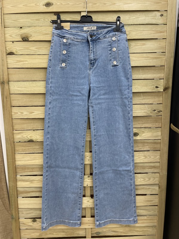 pantalon vaquero con botones plata 2