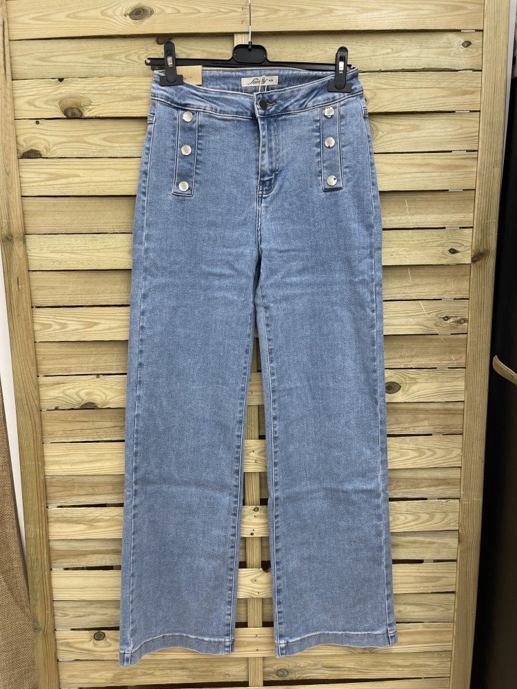 pantalon vaquero con botones plata