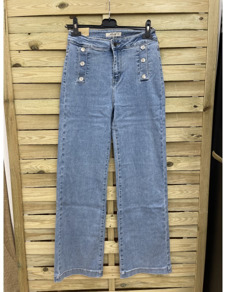 pantalon vaquero con botones plata