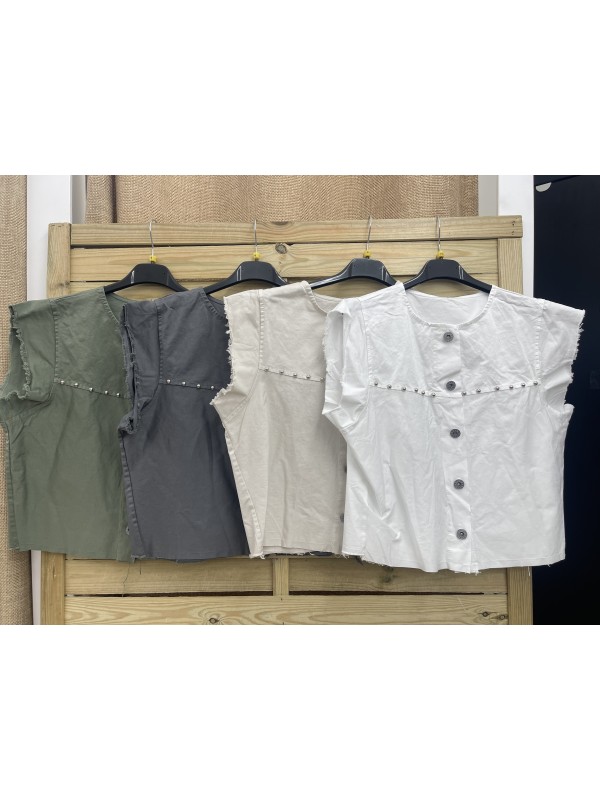 Chaleco corto con tachas en fila