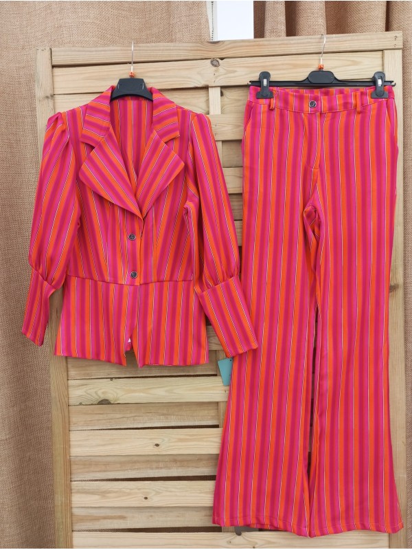 Conjunto de rayas chaqueta con botones y pantalon recto