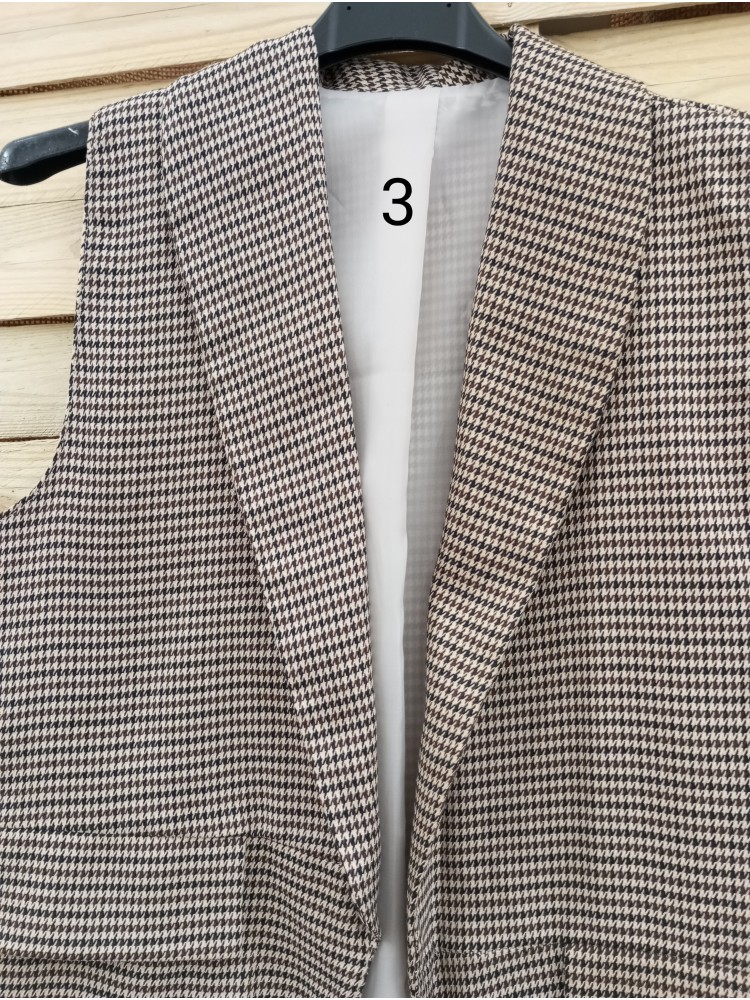 Chaleco corto de cuadritos con solapa