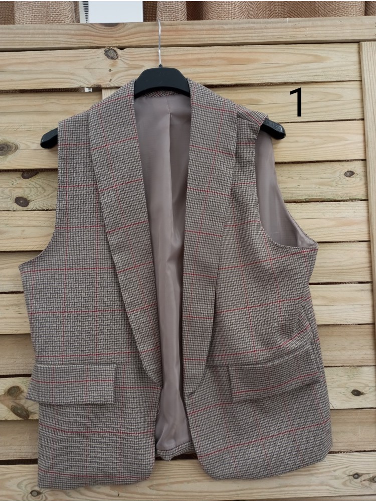 Chaleco corto de cuadritos con solapa