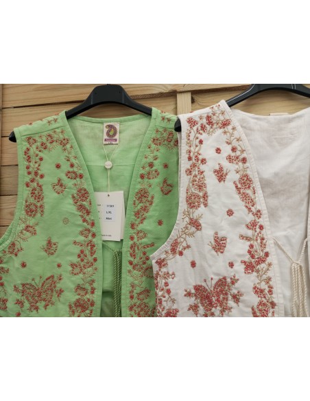 chaleco bordado con bolitas