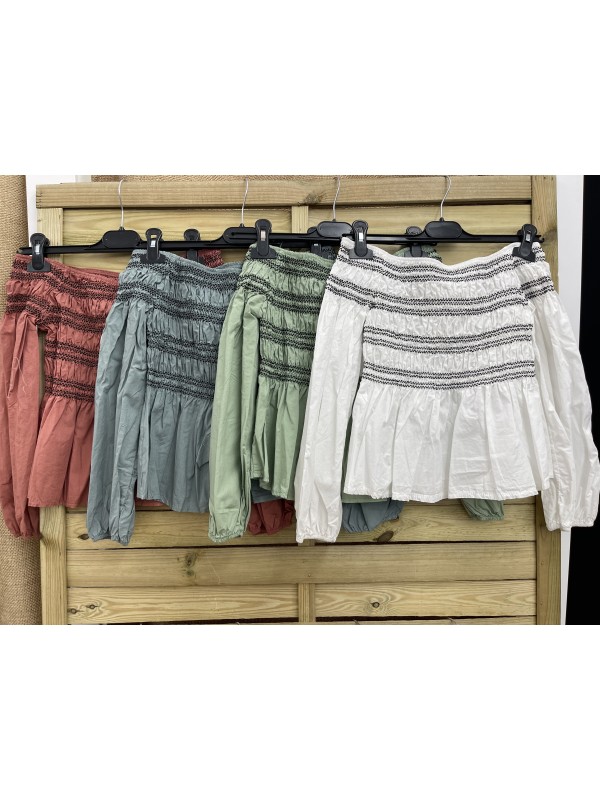 camisa hombros descubiertos con hilitos negros