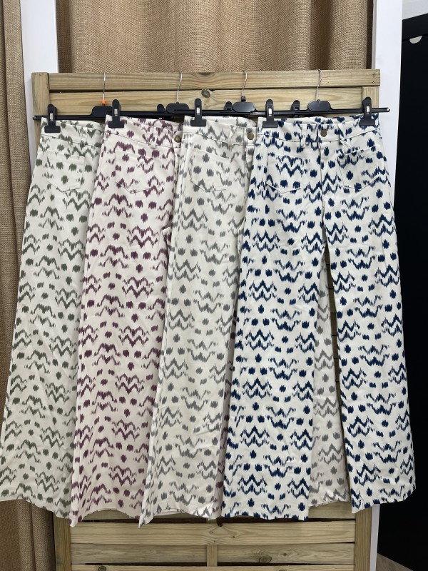 Pantalón estampado montaña con bolsillos delanteros