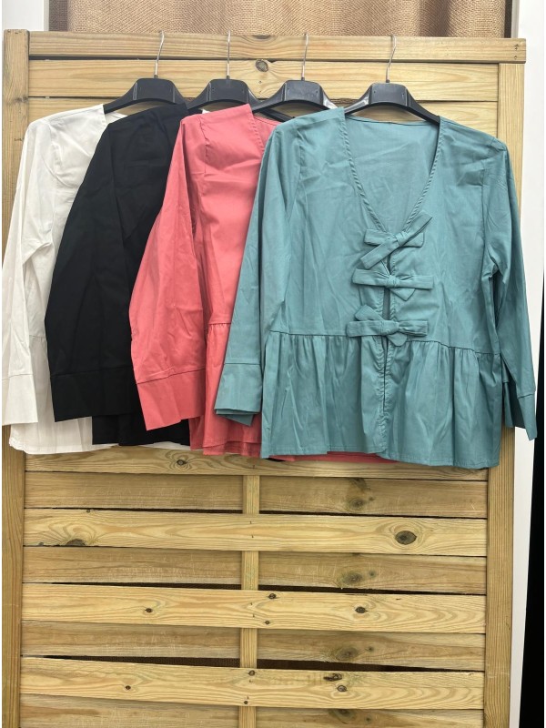 Camisa triple lazo con cuello de pico