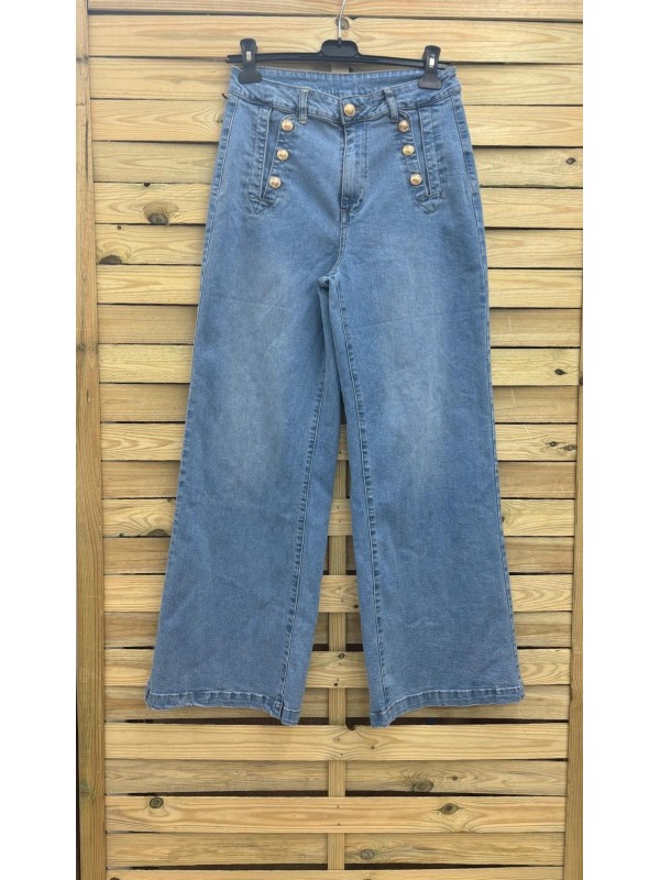 Jeans recto con botones dorados delanteros