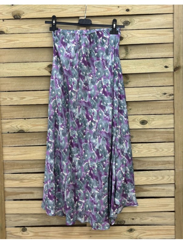 Falda manchas bicolor con fondo blanco