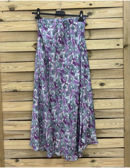 Falda manchas bicolor con fondo blanco