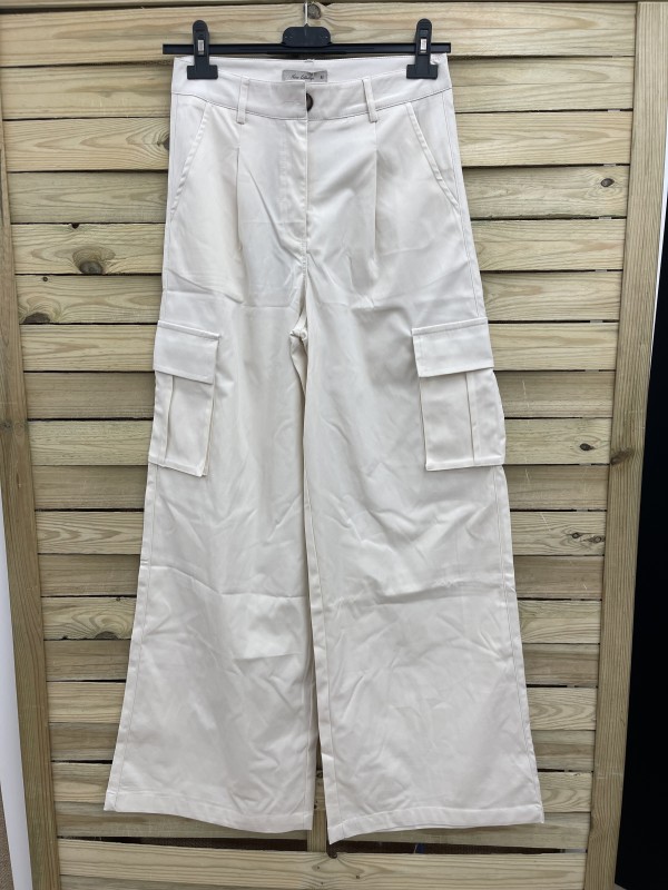 pantalon de tela con bolsillo