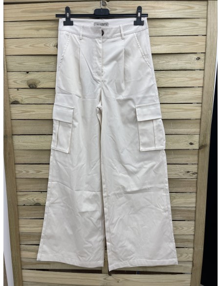 pantalon de tela con bolsillo