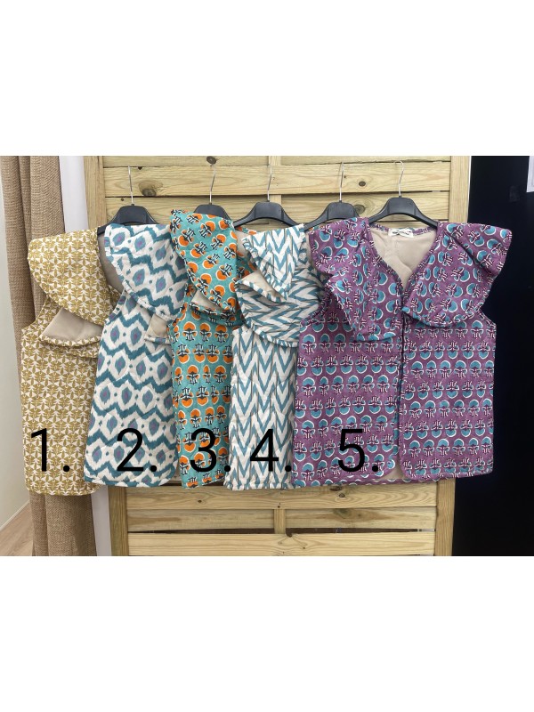 chaleco estampado con capa