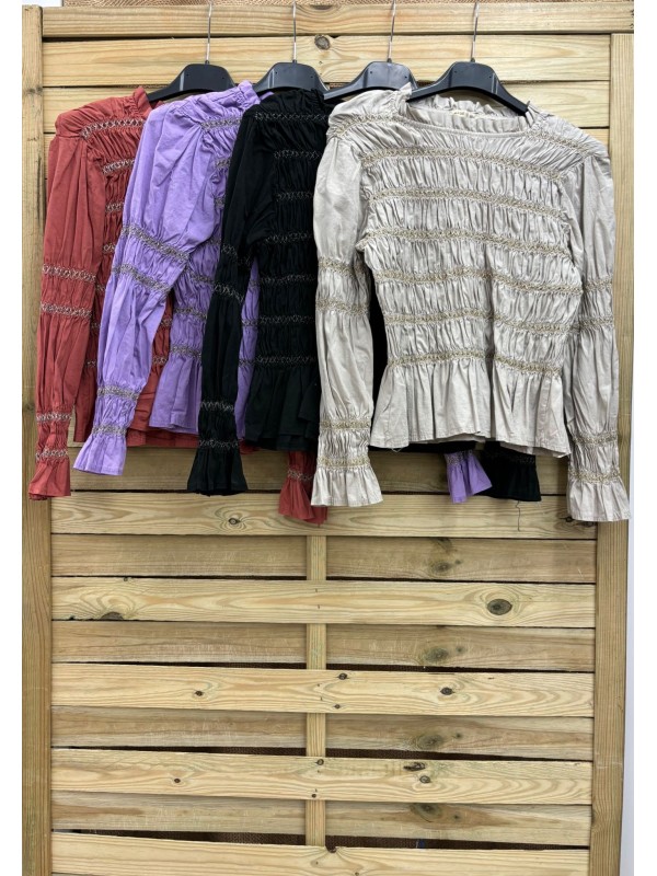 camisa con frunces dorados