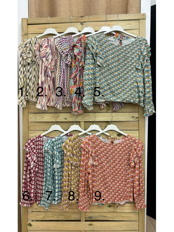 Camisa fruncida volantito en hombros estampada