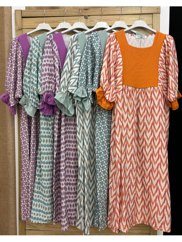 Vestido estampado con escote y volantito liso