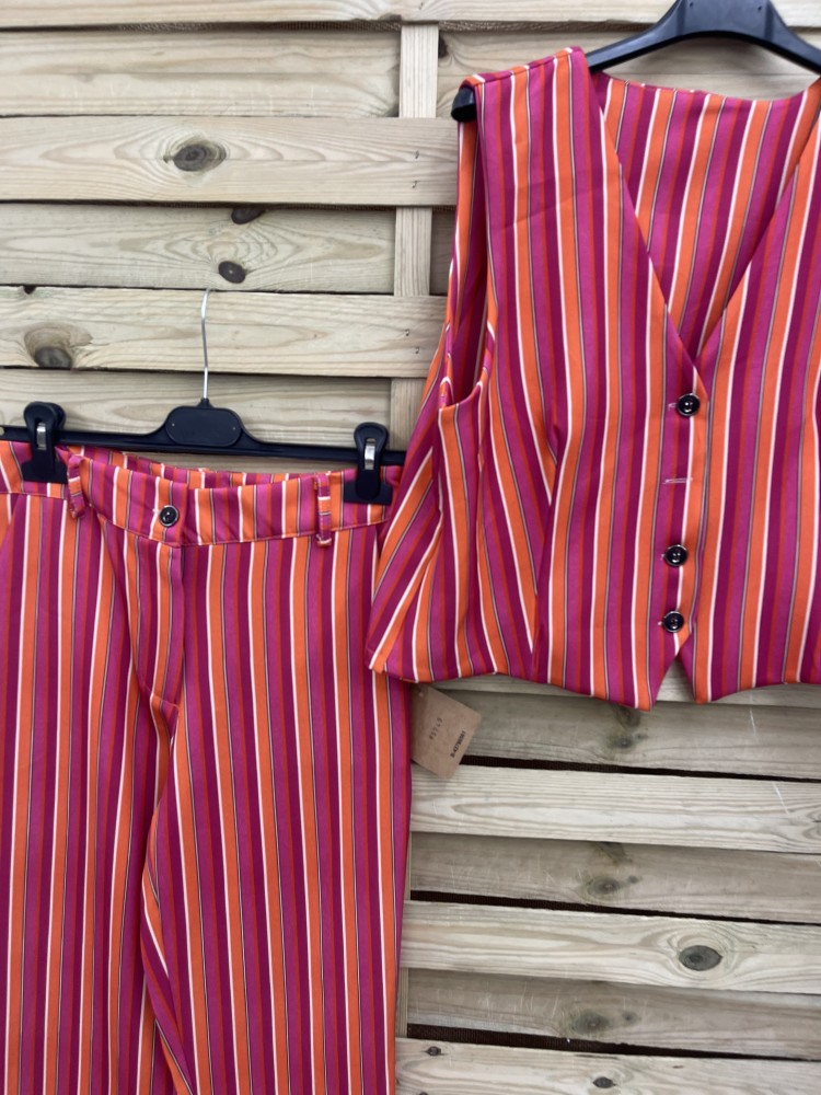 Conjunto chaleco y pantalon rayitas tricolor