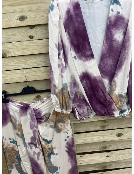 Conjunto de blusa y falda con nudo