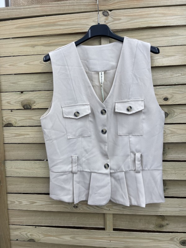 Chaleco con bolsillos  y corte bajo