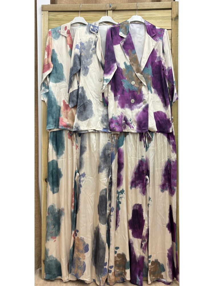 Chaqueta saten con botones estampado manchas