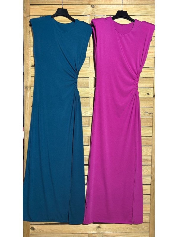 Vestido hombreras sisa abertura en lado