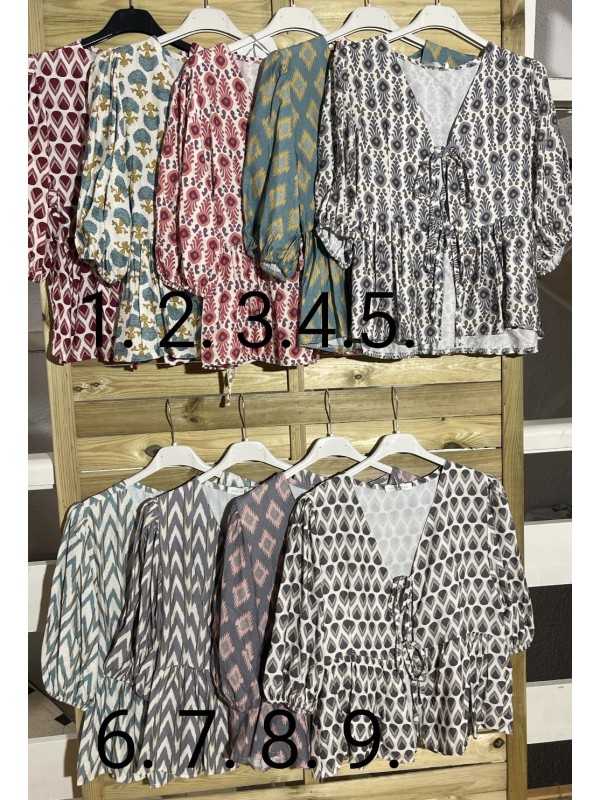 Camisa estampada con doble lazo y vuelo en cintura